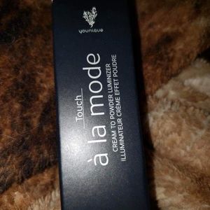 Younique a la mode cream to powder luminizer benev